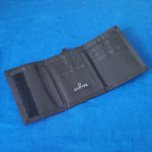 Black Empyre trifold Wallet with Skeleton Hand and Rose Design - Picture 4 of 7